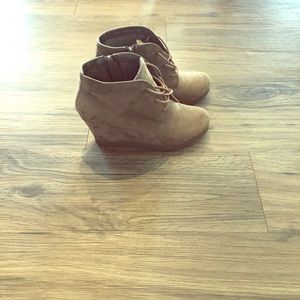 Only warn a couple times size 6.5 booties.